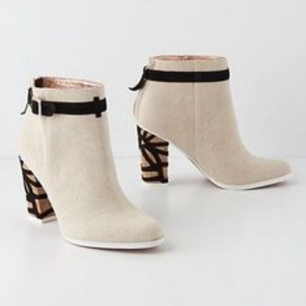 Mrs. Albright Linen Booties.